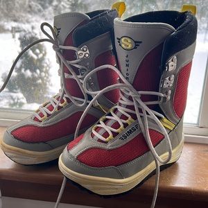 Simms Junior snowboard boots size 3 great condition